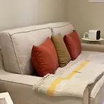 Welcoming, Lovely, Calm & Centrally Located Flat *