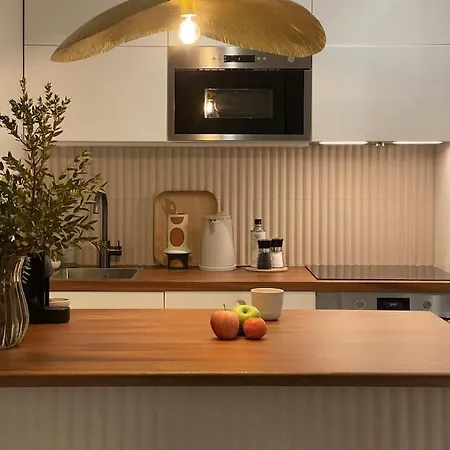 Welcoming, Lovely, Calm & Centrally Located Flat Апартаменты *