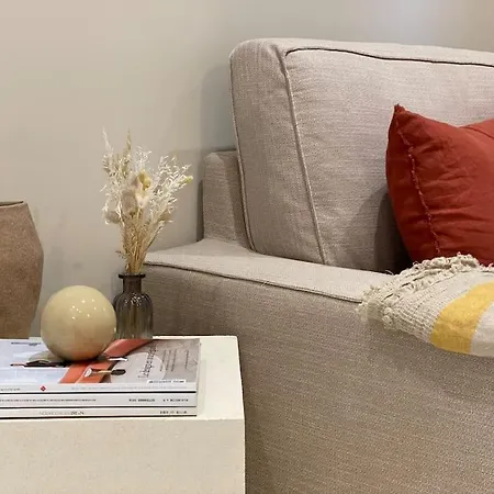 Welcoming, Lovely, Calm & Centrally Located Flat Апартаменты