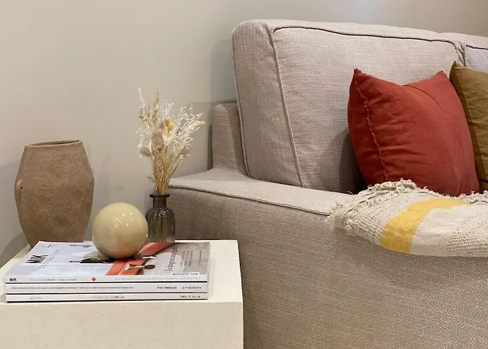 Welcoming, Lovely, Calm & Centrally Located Flat Апартаменты