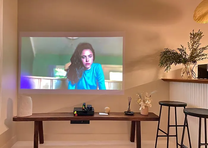 Welcoming, Lovely, Calm & Centrally Located Flat *