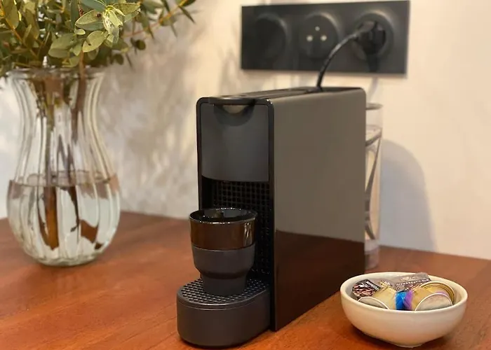 Апартаменты Welcoming, Lovely, Calm & Centrally Located Flat *