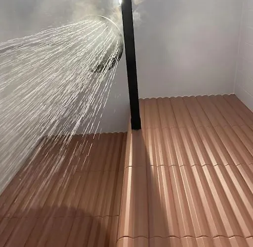 Welcoming, Lovely, Calm & Centrally Located Flat アパート