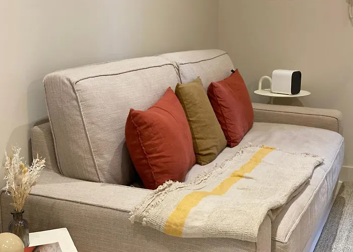 Welcoming, Lovely, Calm & Centrally Located Flat *